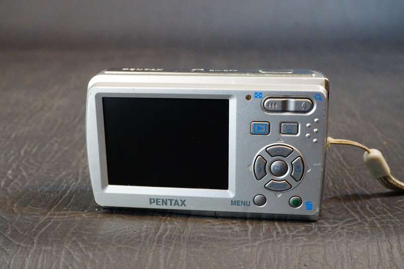 Pentax Optio E60 10.1MP Compact Digital Camera uses AA Batteries  **Good Condition**