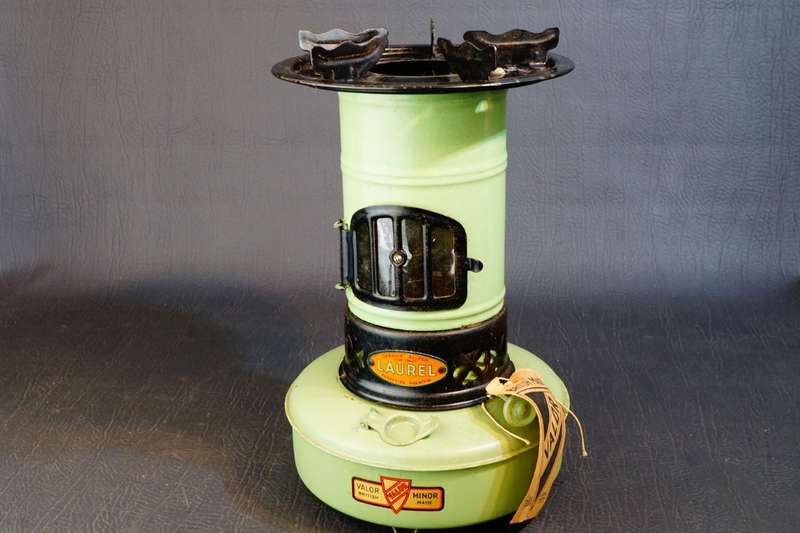 Vintage Valor Laurel Paraffin Cooker - England - Marked AFRIKAANS and English **Great Condition**