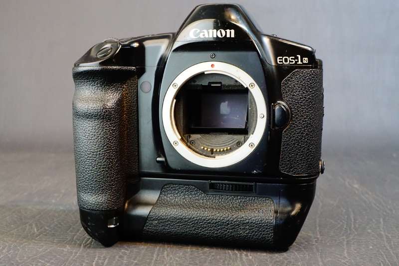 Canon EOS 1n 35mm SLR Film Camera with Canon E1 Battery Grip  **Good Condition**