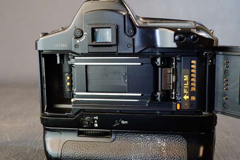 Canon EOS 1n 35mm SLR Film Camera with Canon E1 Battery Grip  **Good Condition**