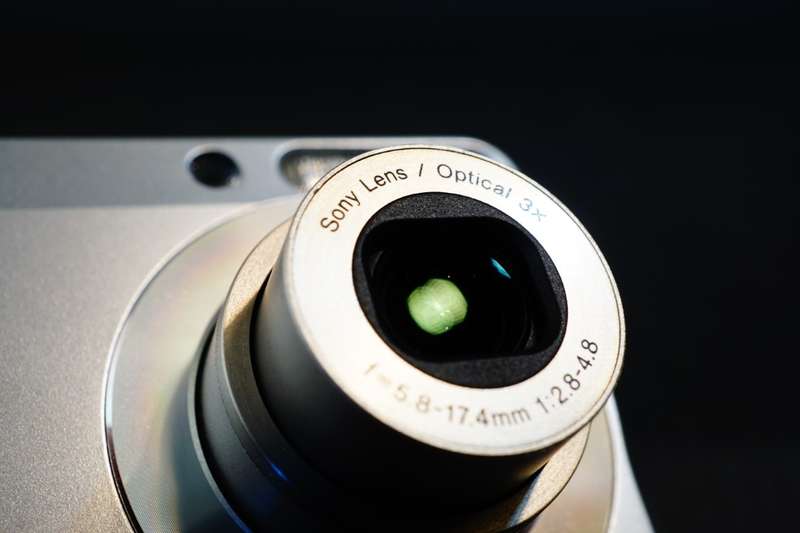 Sony Cyber Shot DSC-S650 7.2MP Digital Camera & 1GB Sony Card uses AA Batteries **Great Condition**