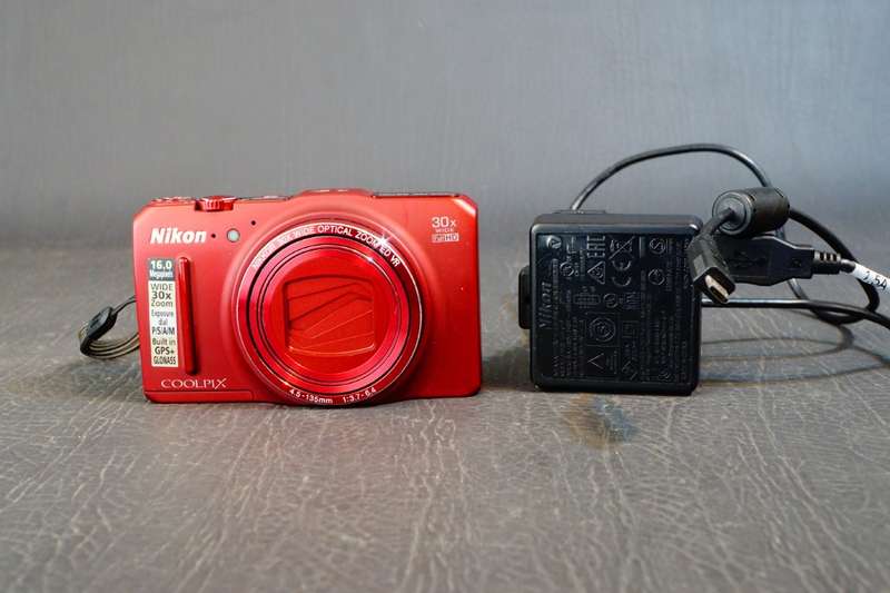 Nikon Coolpix S9700 16.05MP Compact Digital Camera with 30x Optical Zoom  **Great Condition**