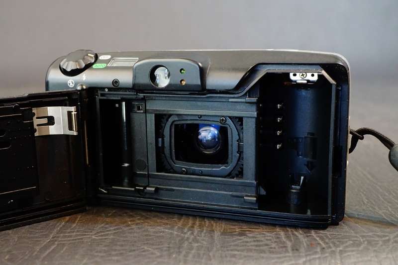 CANON Prima Zoom 85 N 35mm Point and Shoot AF Film Camera with 38-85mm Zoom Lens **Great Condition**