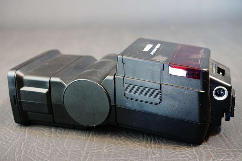 Minolta Maxxum 4000AF Flash with Diffuser for Minolta Cameras  **Good Condition**