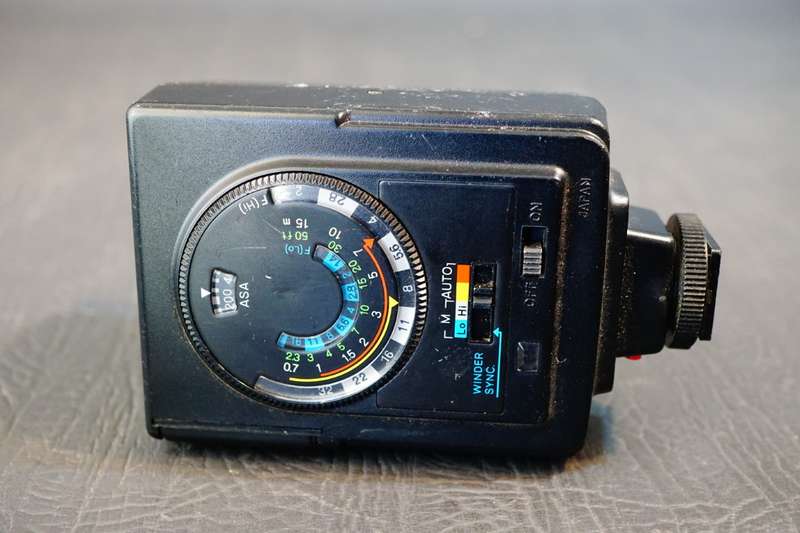 Minolta Auto 200X Hot Shoe Flash For Minolta Cameras **Good Condition**