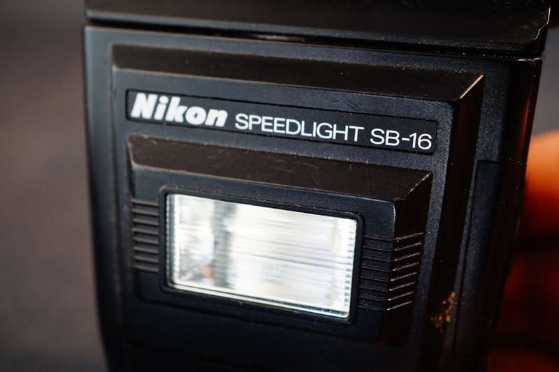 Nikon SB-16B Speedlight Flash with AS-9 Shoe Mount for Nikon Cameras  **Good Condition**