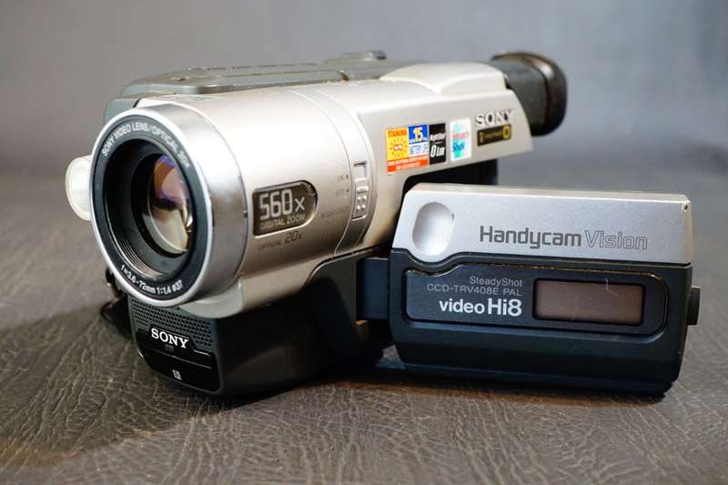 Sony CCD-TRV408E Hi8 Tape Digital Video Camera HANDYCAM Camcorder **Great Condition**