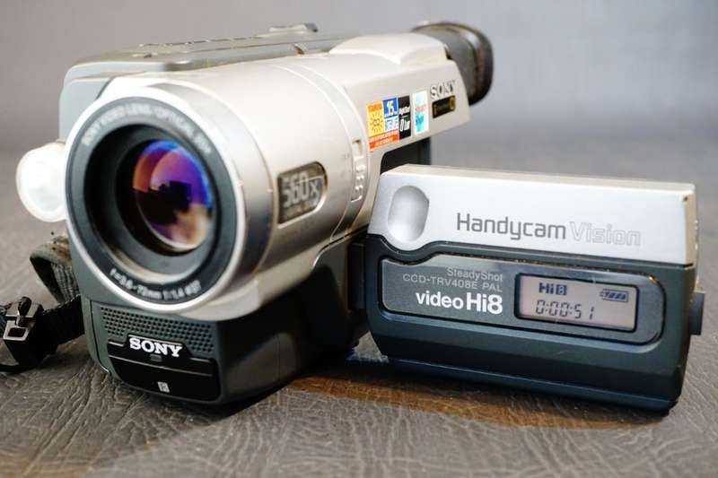 Sony CCD-TRV408E Hi8 Tape Digital Video Camera HANDYCAM Camcorder **Great Condition**