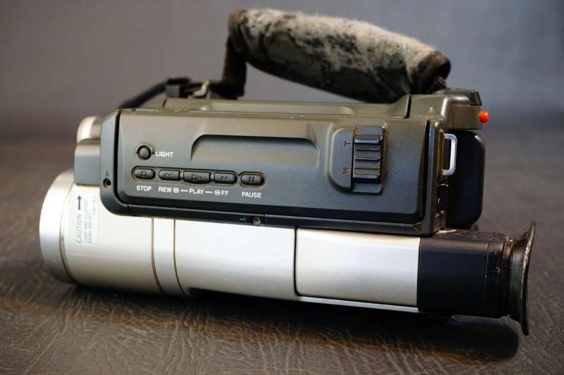Sony CCD-TRV408E Hi8 Tape Digital Video Camera HANDYCAM Camcorder **Great Condition**