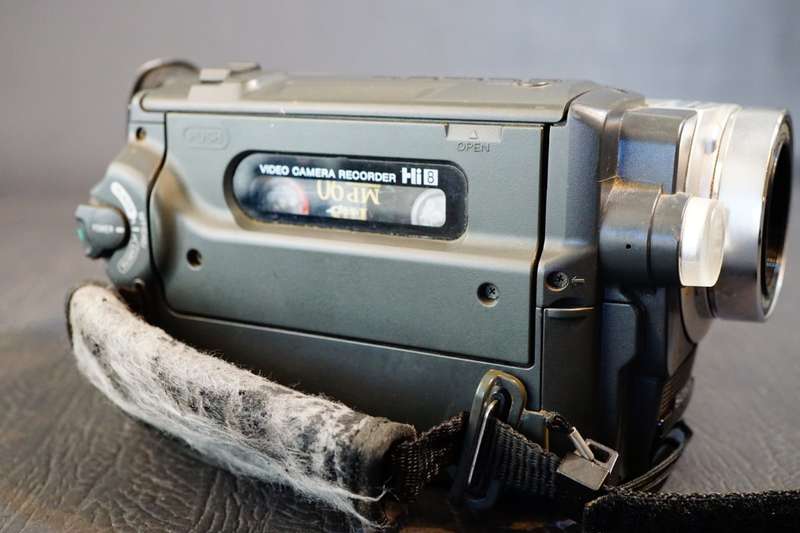 Sony CCD-TRV408E Hi8 Tape Digital Video Camera HANDYCAM Camcorder **Great Condition**