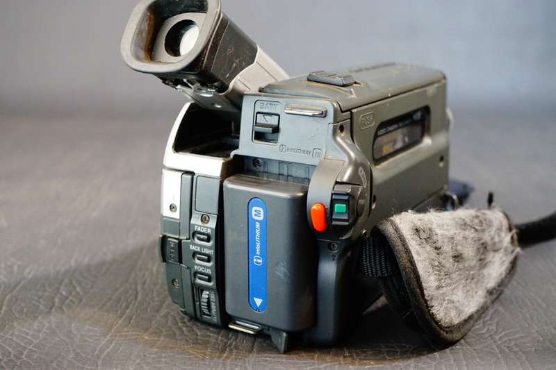 Sony CCD-TRV408E Hi8 Tape Digital Video Camera HANDYCAM Camcorder **Great Condition**