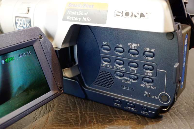 Sony CCD-TRV418E Hi8 Tape Digital Video Camera HANDYCAM Camcorder **Great Condition**