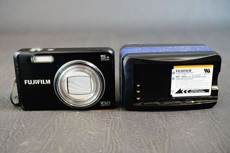 FUJI FINEPIX J110w - 10.0 MP Compact Digital Camera **Good Condition, Well Used**