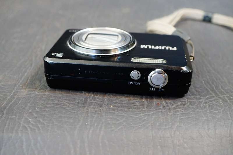 FUJI FINEPIX J110w - 10.0 MP Compact Digital Camera **Good Condition, Well Used**