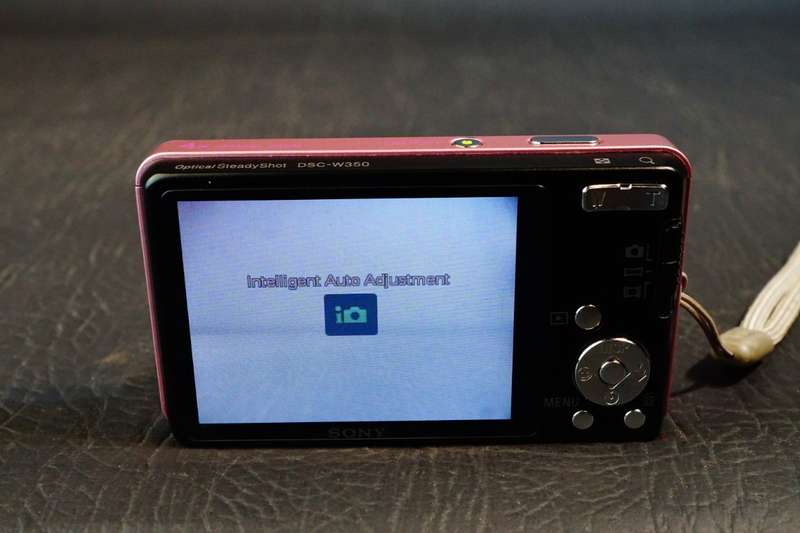 Sony DSC-W350 14.1MP Digital Camera 4x Wide Angle Zoom with Optical Stabilization **Great Condition*