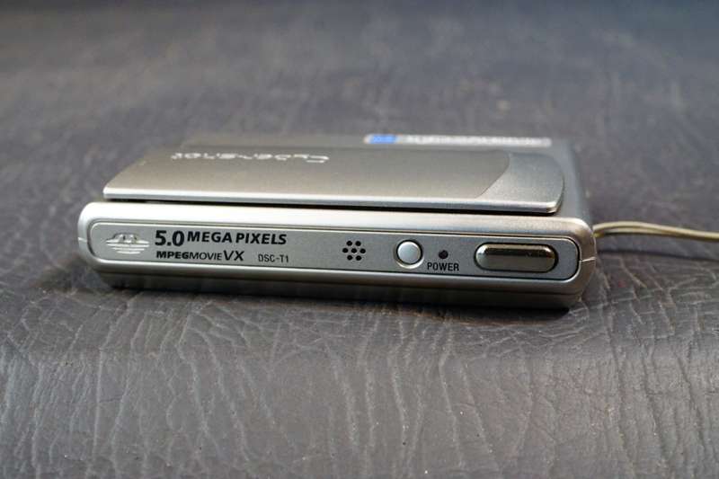 Sony Cyber-Shot DSC-T1 5.0MP Compact Digital Camera with Carl Zeiss Lens **Great Condition**