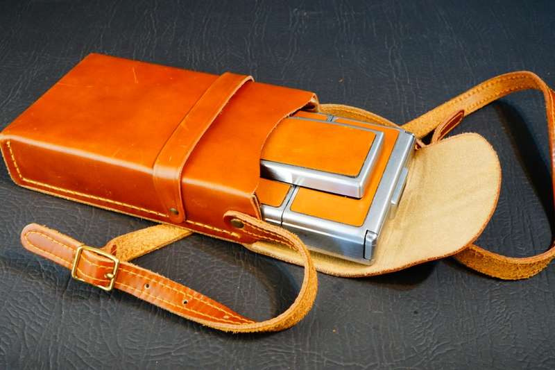 Polaroid SX-70 Land Camera Instant Film Camera with Leather Carry Case **Great Condition**