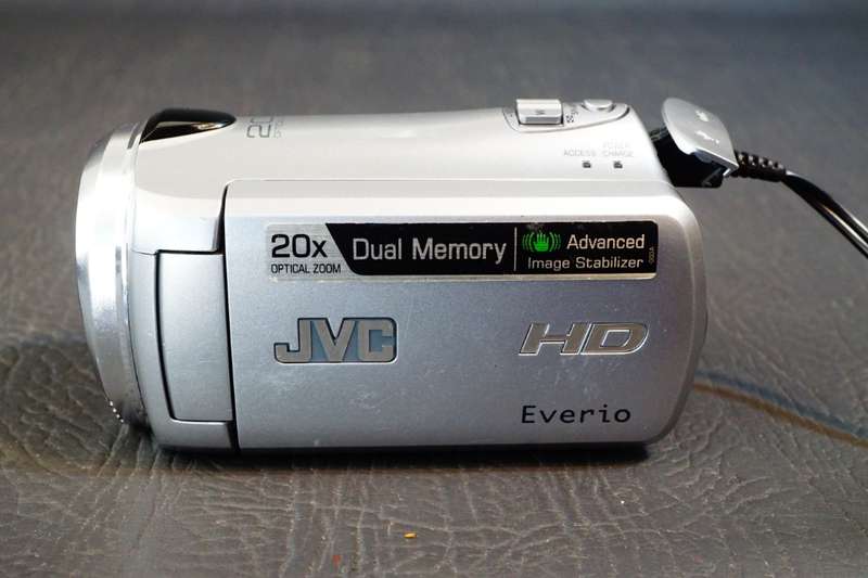 JVC Everio GZ-HM300BU Digital HD Camcorder Camera 20X Optical Zoom **Great Condition**