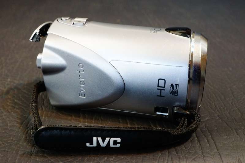 JVC Everio GZ-HM300BU Digital HD Camcorder Camera 20X Optical Zoom **Great Condition**
