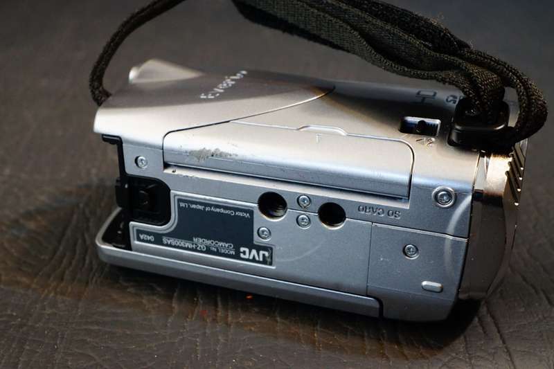 JVC Everio GZ-HM300BU Digital HD Camcorder Camera 20X Optical Zoom **Great Condition**