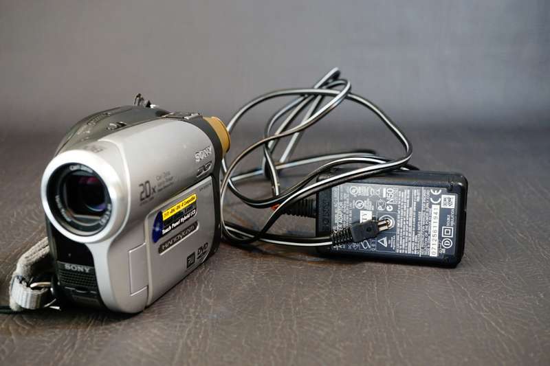 Sony Handycam Camera DCR-DVD408E with DVD-R Disk **Great Condition**