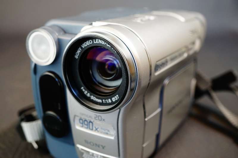 Sony CCD-TRV460 Hi8 Tape Digital Video Camera HANDYCAM Camcorder **Record Transfer Play Video8 Hi8**