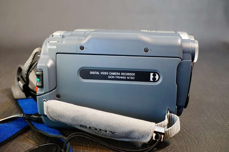 Sony CCD-TRV460 Hi8 Tape Digital Video Camera HANDYCAM Camcorder **Record Transfer Play Video8 Hi8**