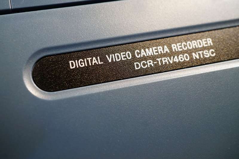 Sony CCD-TRV460 Hi8 Tape Digital Video Camera HANDYCAM Camcorder **Record Transfer Play Video8 Hi8**