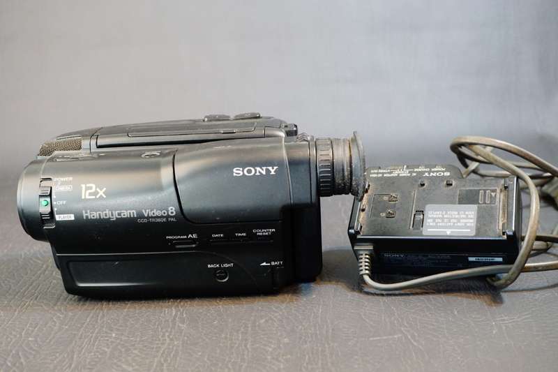 Sony CCD-TR380E Video 8 Handycam Camcorder Camera **Good Condition**