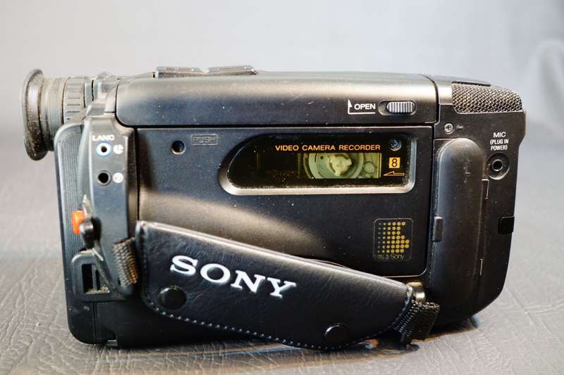 Sony CCD-TR380E Video 8 Handycam Camcorder Camera **Good Condition**