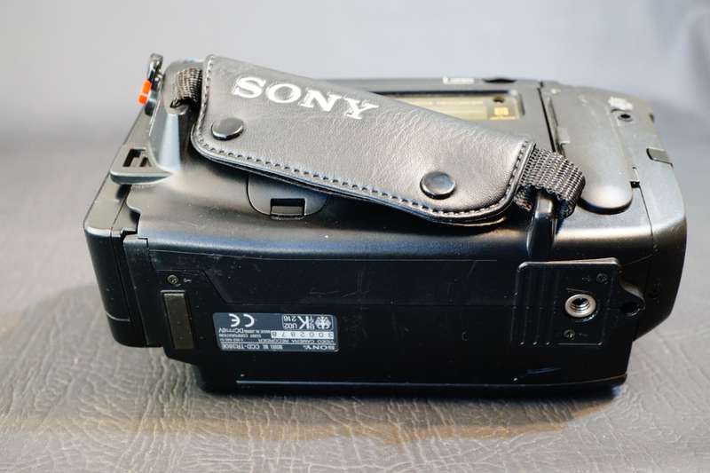Sony CCD-TR380E Video 8 Handycam Camcorder Camera **Good Condition**