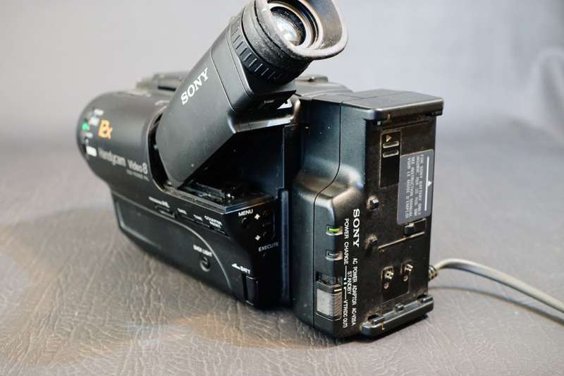 Sony CCD-TR380E Video 8 Handycam Camcorder Camera **Good Condition**