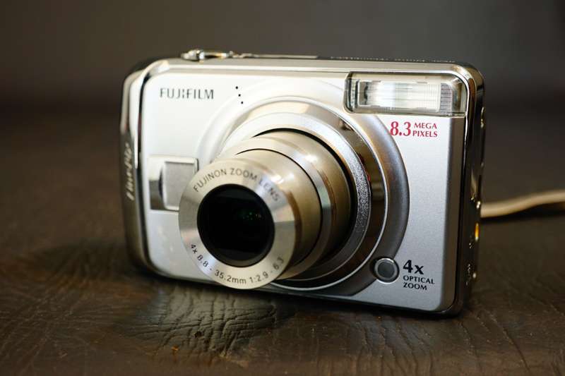 Fujifilm FinePix A Series A820 8.3MP Compact Digital Camera, uses AA batteries **Good Condition**