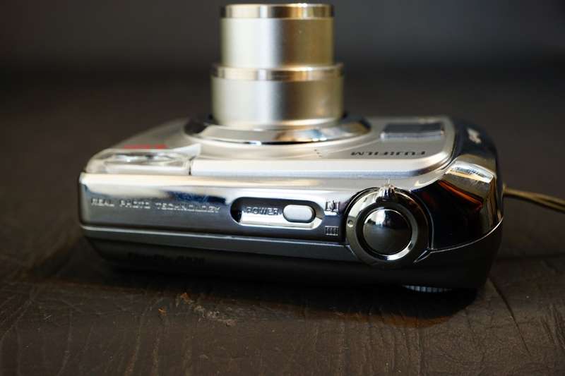 Fujifilm FinePix A Series A820 8.3MP Compact Digital Camera, uses AA batteries **Good Condition**