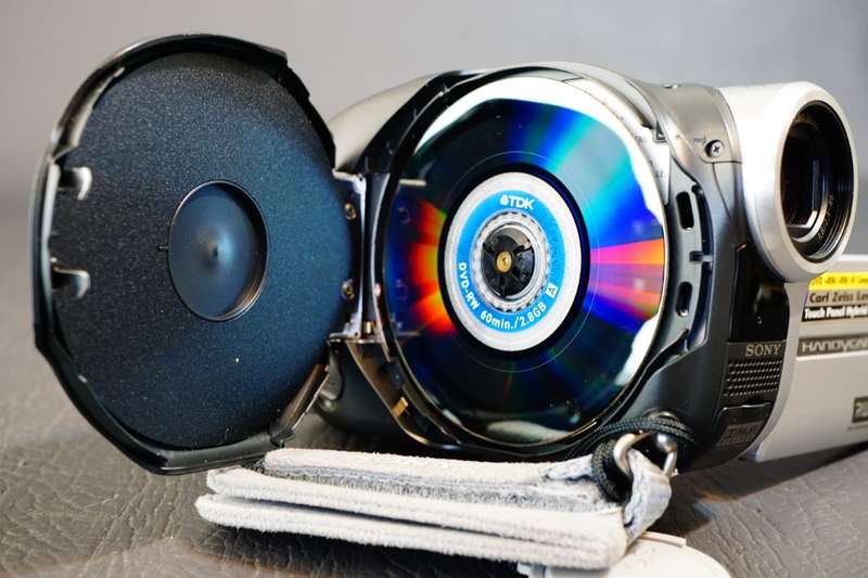 Sony Handycam Camera DCR-DVD408E with DVD-R Disk **Great Condition**