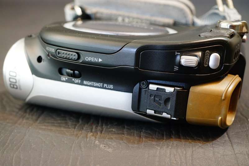 Sony Handycam Camera DCR-DVD408E with DVD-R Disk **Great Condition**