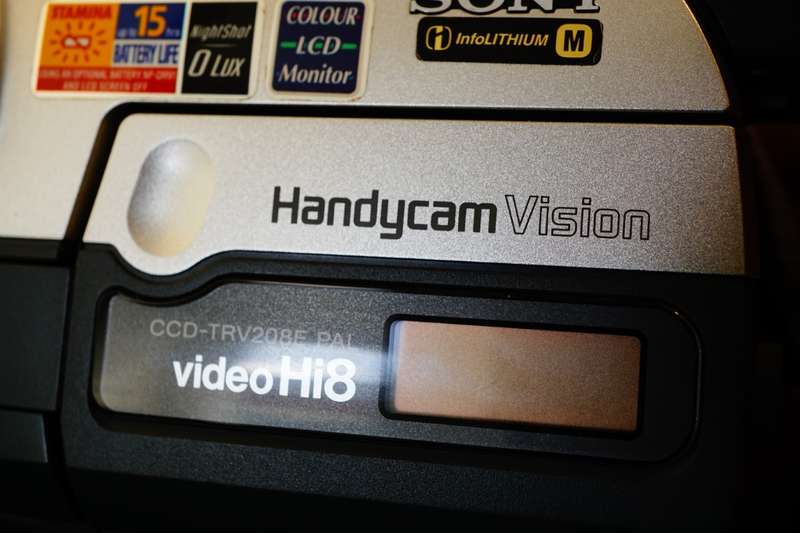 Sony CCD-TRV208E Hi8 Tape Digital Video Camera HANDYCAM Camcorder **Great Condition**