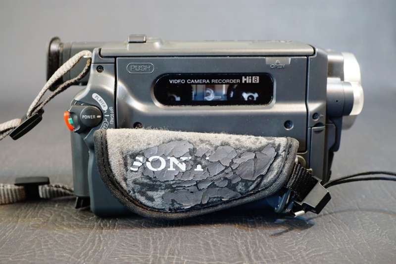 Sony CCD-TRV208E Hi8 Tape Digital Video Camera HANDYCAM Camcorder **Great Condition**