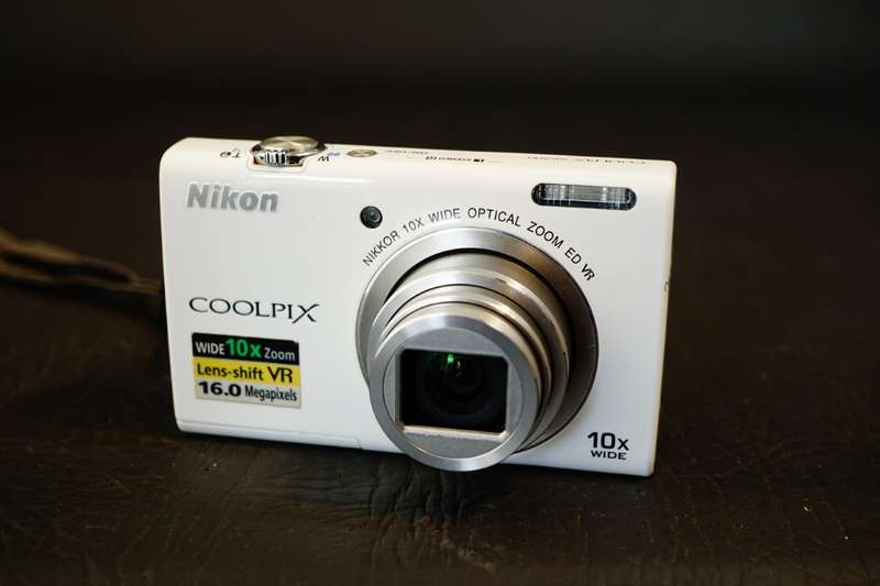 Nikon Coolpix S6200 16MP Digital Camera in White  **Good Condition**