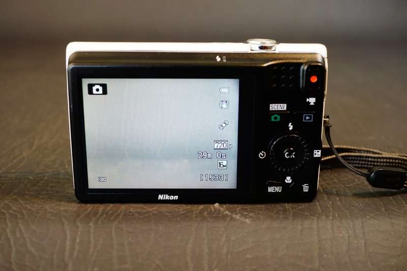 Nikon Coolpix S6200 16MP Digital Camera in White  **Good Condition**