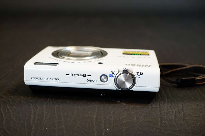 Nikon Coolpix S6200 16MP Digital Camera in White  **Good Condition**