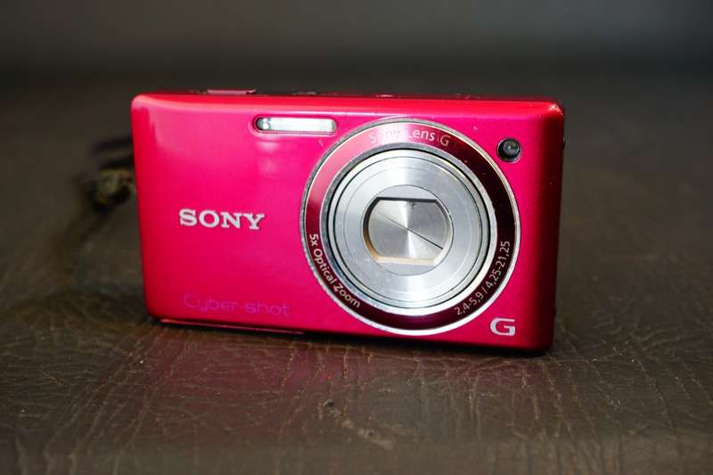 Sony Cyber-Shot DSC-W380 14.1 MP Compact Digital Camera Pink with Zeiss Lens  **Good Condition**