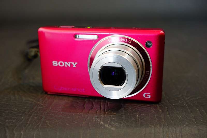 Sony Cyber-Shot DSC-W380 14.1 MP Compact Digital Camera Pink with Zeiss Lens  **Good Condition**