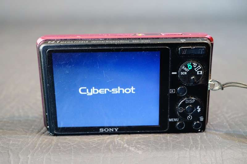 Sony Cyber-Shot DSC-W380 14.1 MP Compact Digital Camera Pink with Zeiss Lens  **Good Condition**