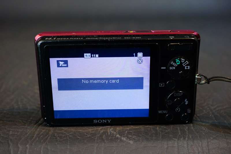 Sony Cyber-Shot DSC-W380 14.1 MP Compact Digital Camera Pink with Zeiss Lens  **Good Condition**