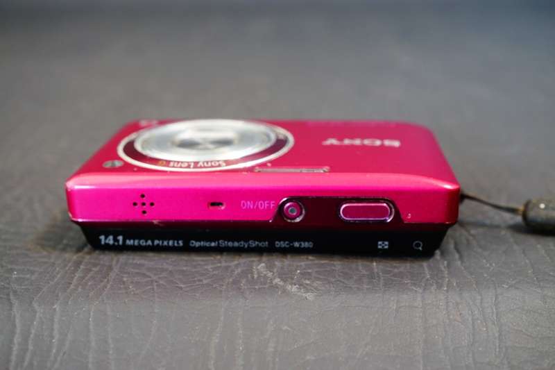 Sony Cyber-Shot DSC-W380 14.1 MP Compact Digital Camera Pink with Zeiss Lens  **Good Condition**