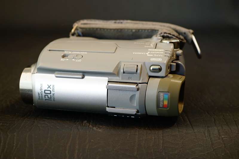 Sony DCR-HC30E MiniDv Mini Dv Camera Stereo Camcorder **Good Condition**