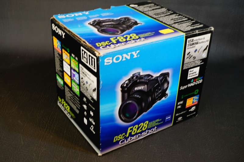 Sony Cyber-Shot DSC-F828 8.0MP Digital Camera in Box **Great Condition**