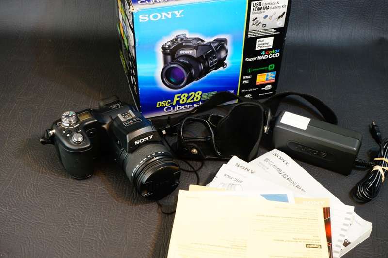 Sony Cyber-Shot DSC-F828 8.0MP Digital Camera in Box **Great Condition**