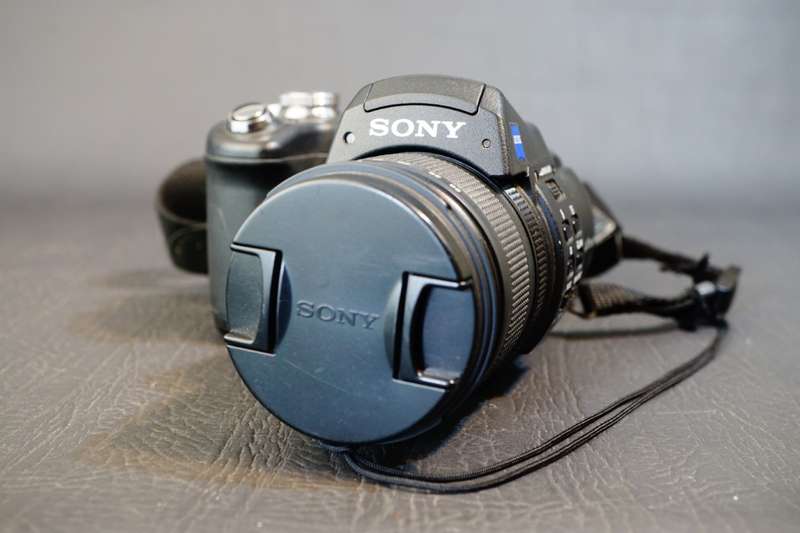 Sony Cyber-Shot DSC-F828 8.0MP Digital Camera in Box **Great Condition**